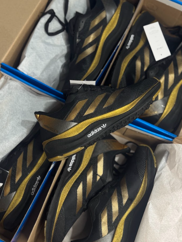 Adizero Preto/Dourado