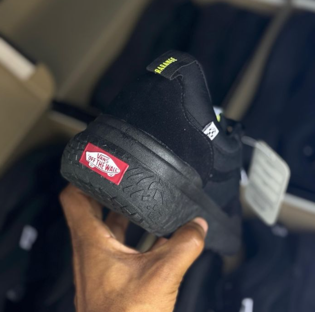 UltraRange Neo - (Linha Premium) x Preto/Preto