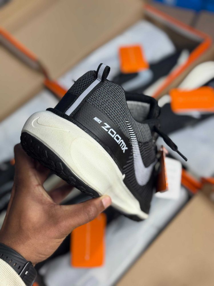 Nike ZoomX - (Linha Premium) Preto/branco