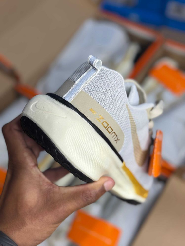 Nike ZoomX Branco/Dourado